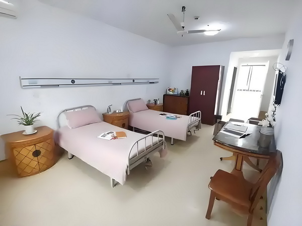 在深圳上班 能在深圳落户吗_女人老了，走不动了，这2件事最好守口如瓶，这才是真聪明 张某自己怀孕了发现
